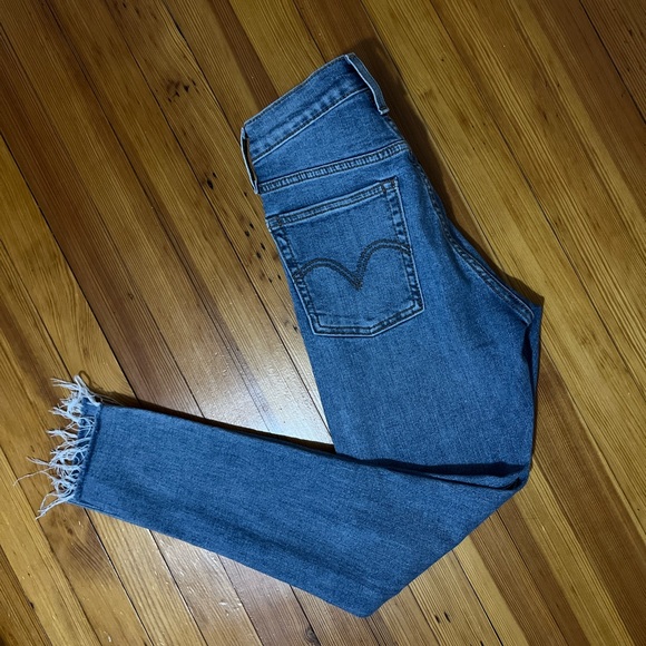 Levi’s - Wedgie Skinny Jeans - Picture 6 of 9